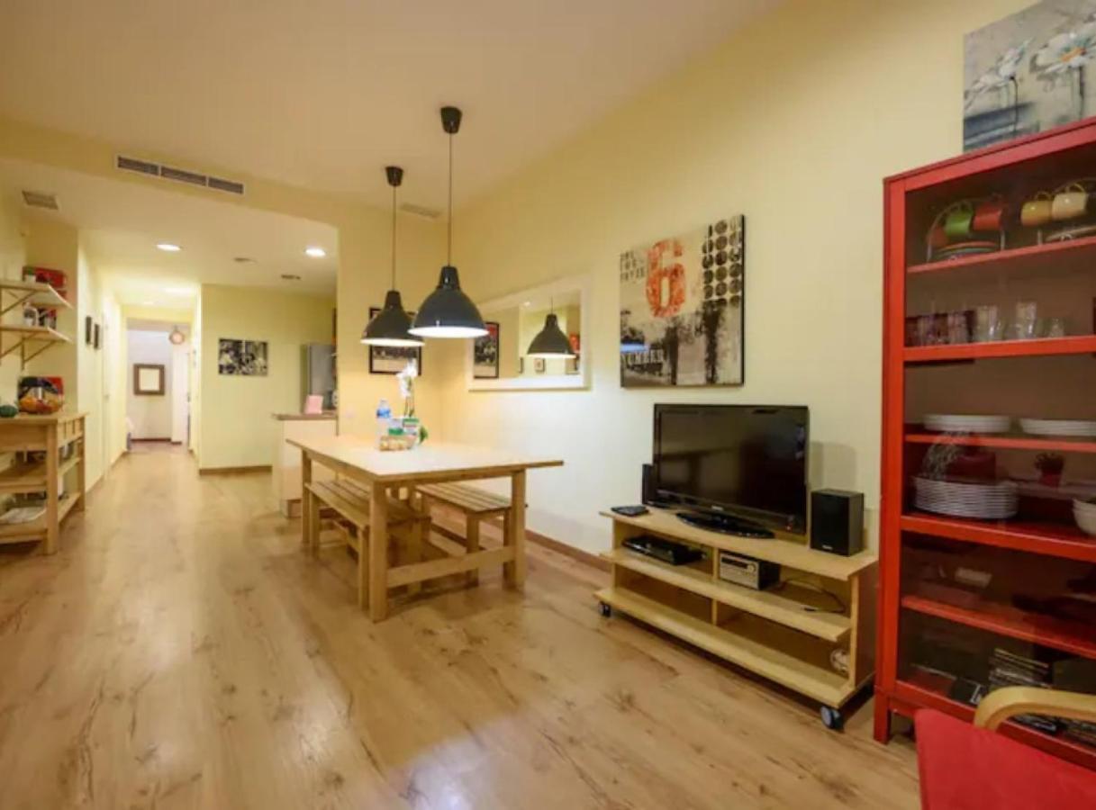 Ramblasrentals Chic & Spacious Flat Pool Table 15M Ramblas - Parking - Wifi Barcelona Eksteriør billede