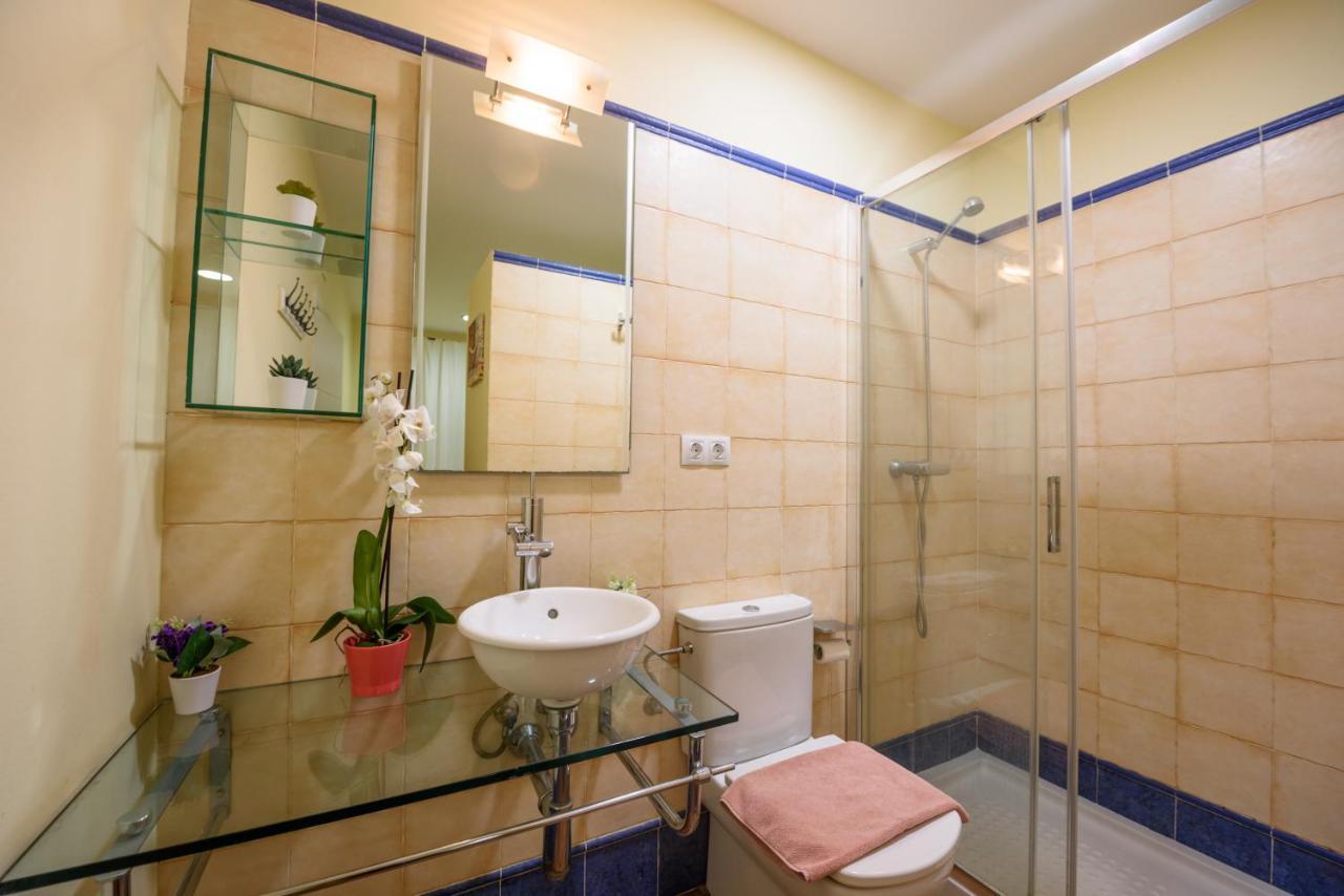Ramblasrentals Chic & Spacious Flat Pool Table 15M Ramblas - Parking - Wifi Barcelona Eksteriør billede